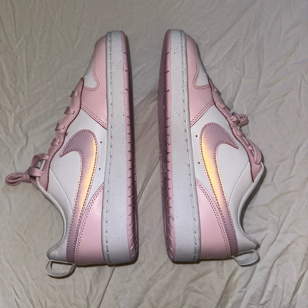 Brand new pink nike shoes